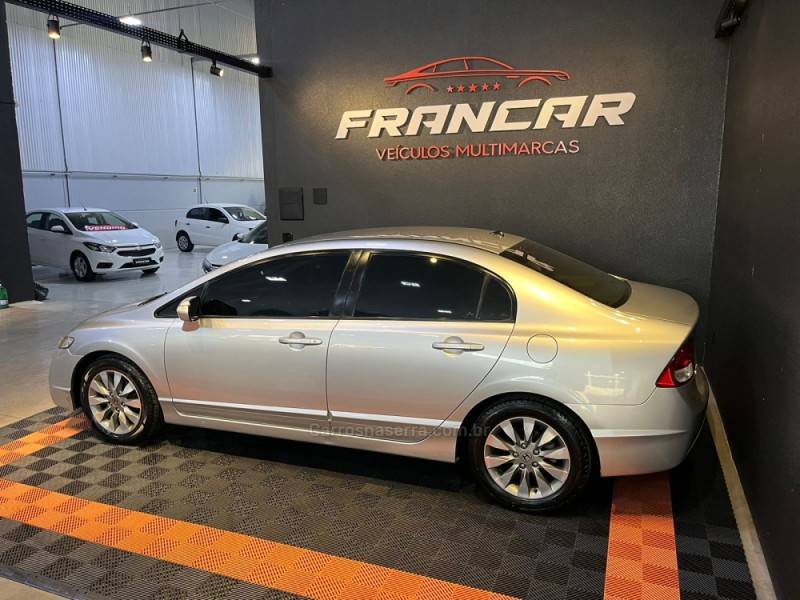 HONDA - CIVIC - 2010/2011 - Prata - R$ 59.900,00