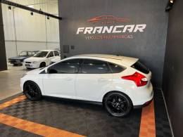 FORD - FOCUS - 2013/2014 - Branca - R$ 54.900,00