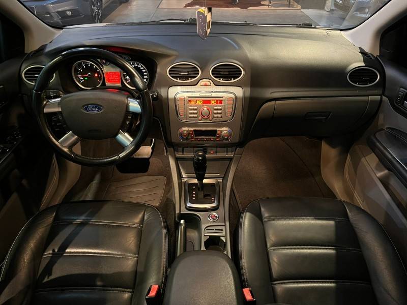 FORD - FOCUS - 2012/2013 - Branca - R$ 56.900,00