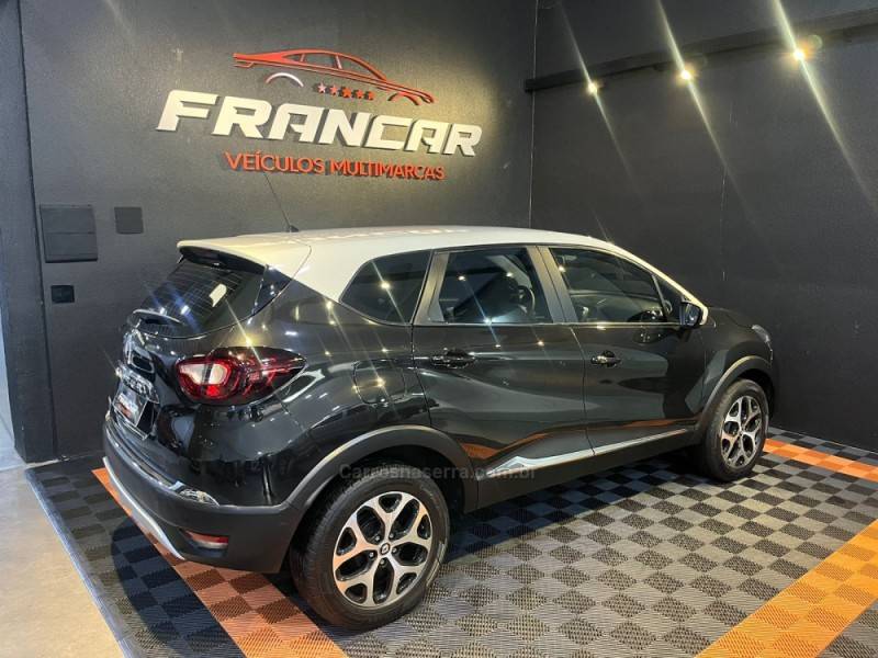 RENAULT - CAPTUR - 2017/2018 - Preta - R$ 74.900,00