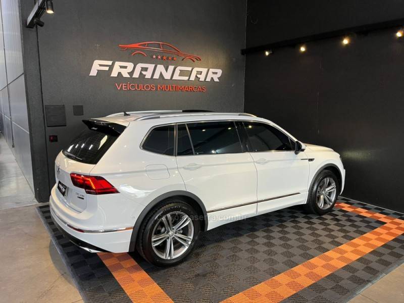 VOLKSWAGEN - TIGUAN - 2021/2021 - Branca - R$ 189.900,00