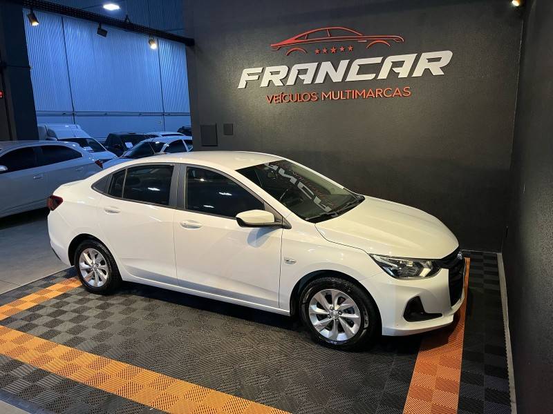 CHEVROLET - ONIX - 2019/2020 - Branca - R$ 69.900,00