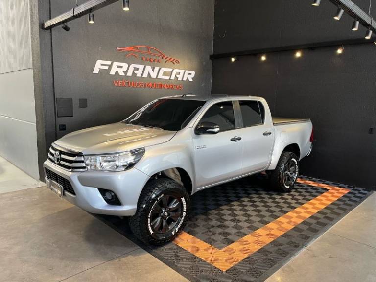 TOYOTA - HILUX - 2016/2017 - Prata - R$ 151.900,00