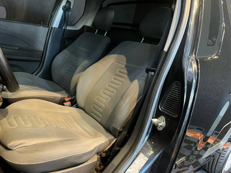 CHEVROLET - MONTANA - 2011/2012 - Preta - R$ 37.900,00