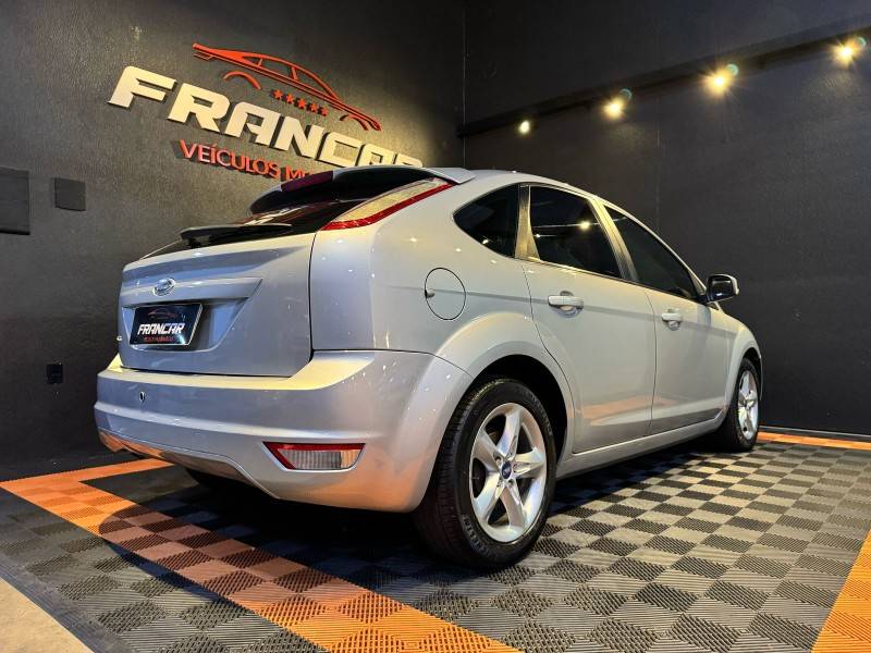 FORD - FOCUS - 2011/2012 - Prata - R$ 45.900,00