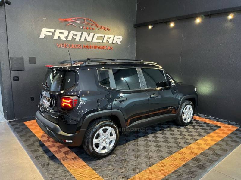 JEEP - RENEGADE - 2022/2023 - Preta - R$ 113.900,00