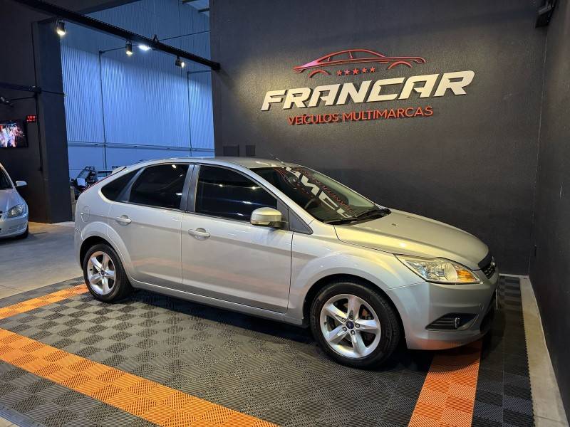 FORD - FOCUS - 2011/2012 - Prata - R$ 45.900,00