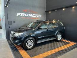 TOYOTA - HILUX SW4 - 2011/2012 - Preta - R$ 136.900,00