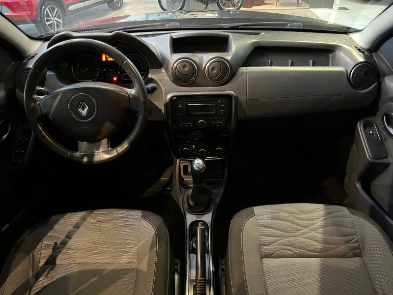 RENAULT - DUSTER - 2012/2013 - Preta - R$ 53.900,00