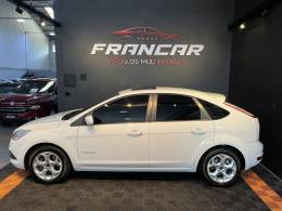 FORD - FOCUS - 2012/2013 - Branca - R$ 57.900,00