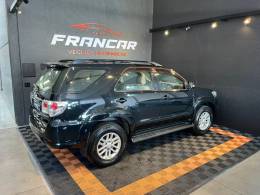 TOYOTA - HILUX SW4 - 2011/2012 - Preta - R$ 136.900,00
