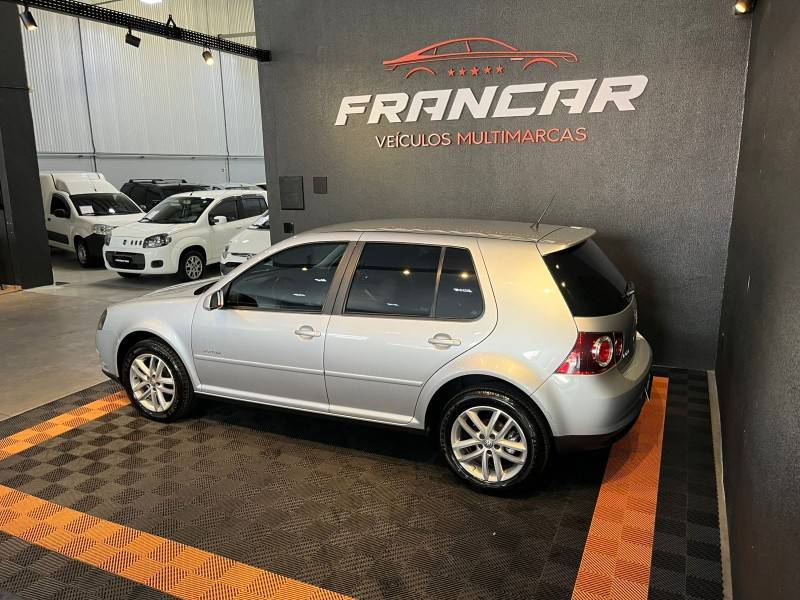 VOLKSWAGEN - GOLF - 2009/2010 - Prata - R$ 56.900,00