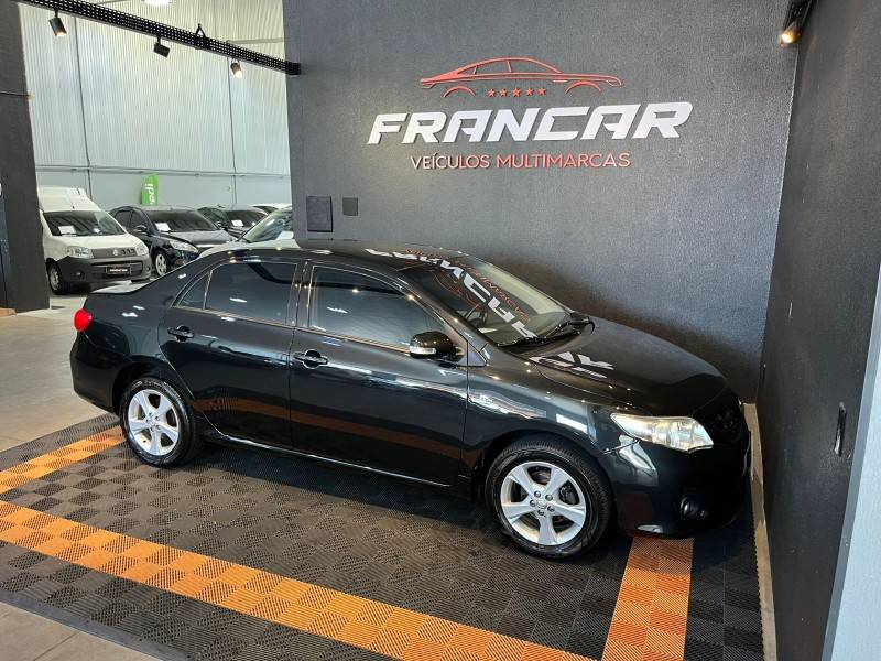 TOYOTA - COROLLA - 2011/2012 - Preta - R$ 68.900,00