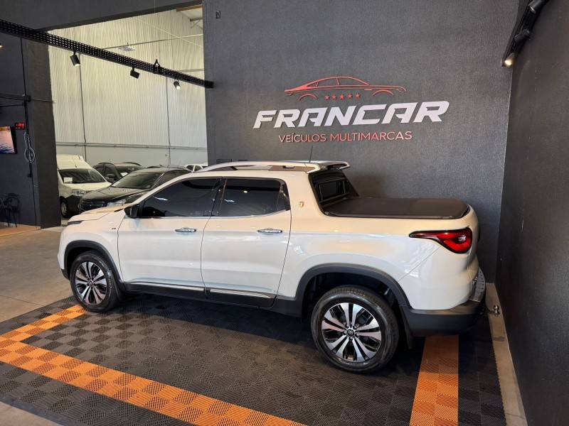 FIAT - TORO - 2022/2023 - Branca - R$ 137.900,00