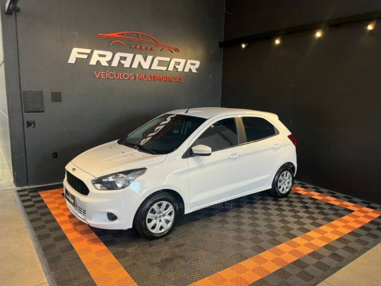 FORD - KA - 2016/2017 - Branca - R$ 45.900,00