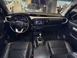 TOYOTA - HILUX - 2018/2019 - Cinza - R$ 180.000,00