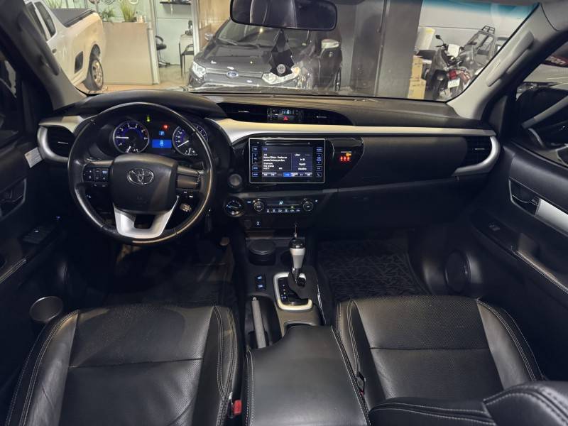 TOYOTA - HILUX - 2018/2019 - Cinza - R$ 180.000,00