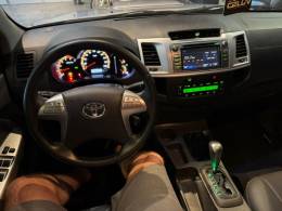 TOYOTA - HILUX - 2015/2015 - Prata - R$ 149.900,00