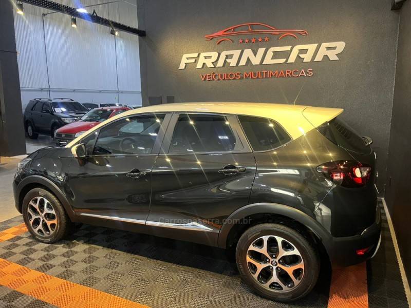 RENAULT - CAPTUR - 2017/2018 - Preta - R$ 74.900,00