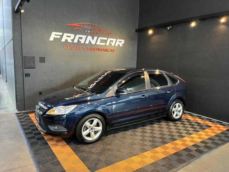 FORD - FOCUS - 2012/2013 - Azul - R$ 42.900,00