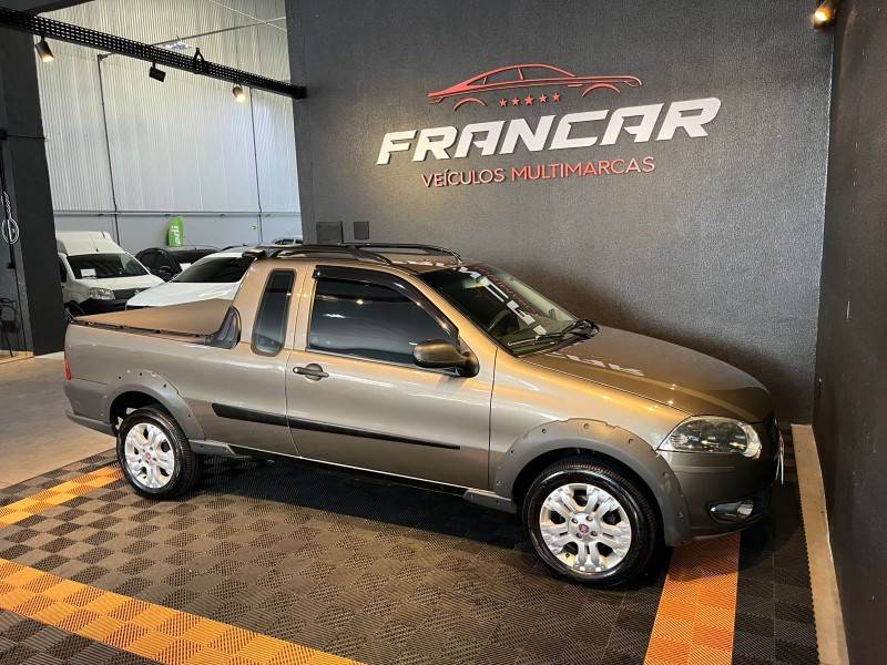 FIAT - STRADA - 2011/2011 - Cinza - R$ 46.900,00
