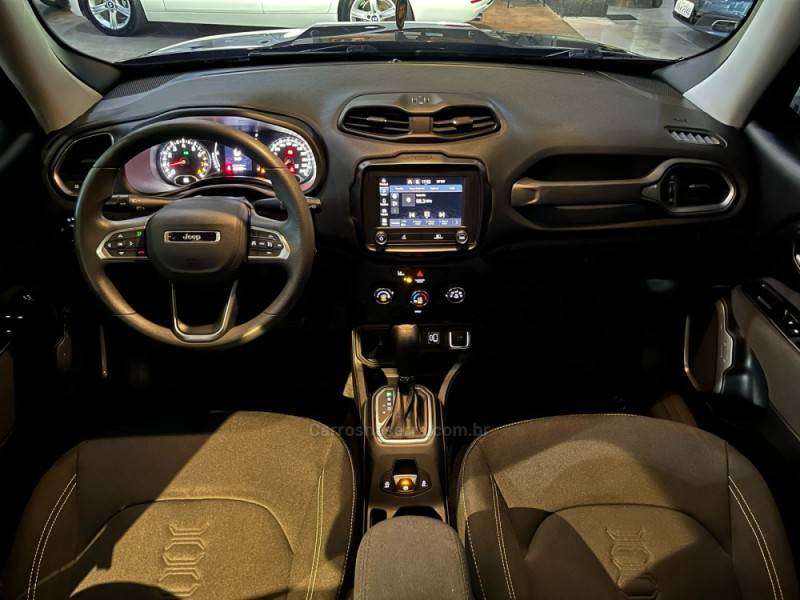 JEEP - RENEGADE - 2022/2023 - Preta - R$ 113.900,00