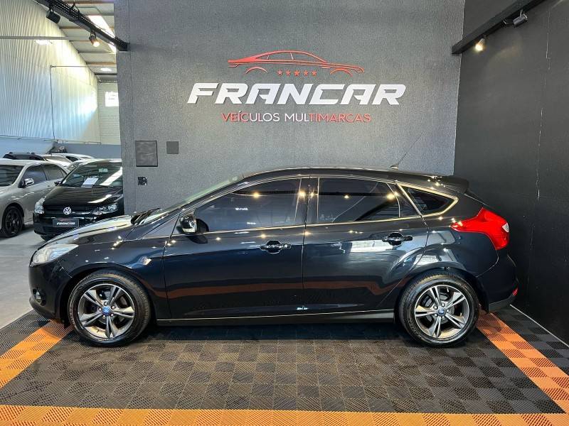 FORD - FOCUS - 2013/2014 - Preta - R$ 52.900,00