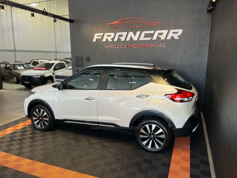 NISSAN - KICKS - 2017/2018 - Branca - R$ 88.900,00