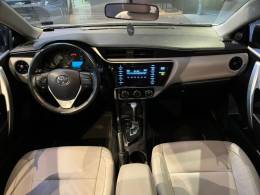 TOYOTA - COROLLA - 2017/2018 - Prata - R$ 92.900,00