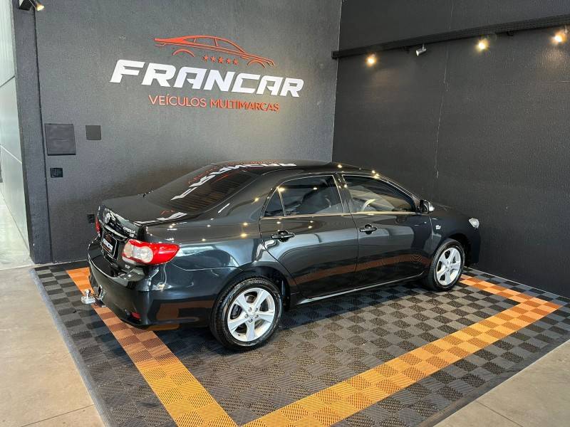 TOYOTA - COROLLA - 2011/2012 - Preta - R$ 66.900,00