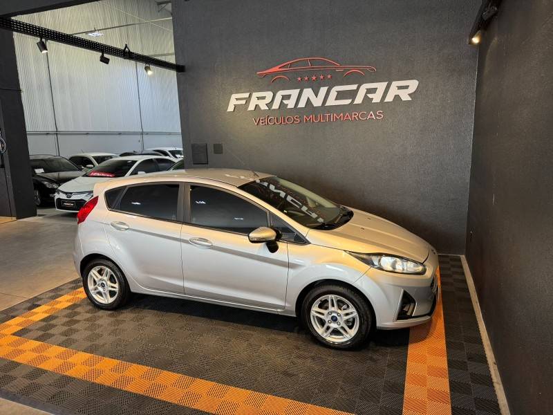 FORD - FIESTA - 2018/2018 - Prata - R$ 62.900,00