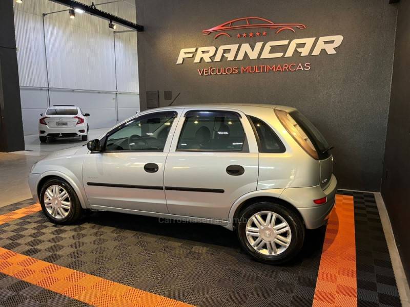 CHEVROLET - CORSA - 2009/2010 - Prata - R$ 29.900,00