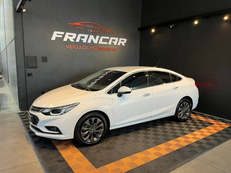 CHEVROLET - CRUZE - 2017/2018 - Branca - R$ 92.900,00