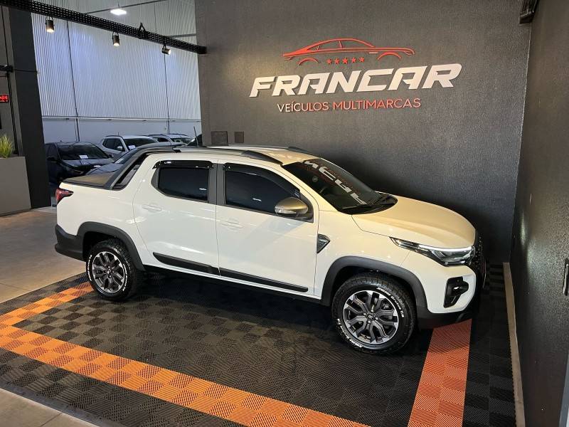 FIAT - STRADA - 2023/2024 - Branca - R$ 129.900,00
