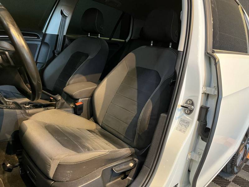 VOLKSWAGEN - GOLF - 2014/2015 - Branca - R$ 77.900,00