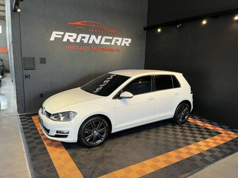 VOLKSWAGEN - GOLF - 2014/2015 - Branca - R$ 77.900,00