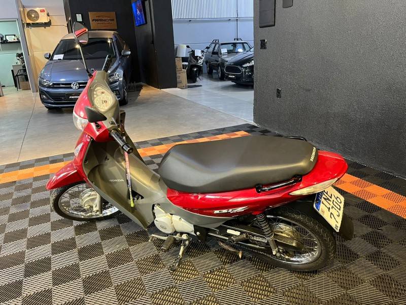 HONDA - BIZ 125 - 2006/2006 - Vermelha - R$ 8.900,00