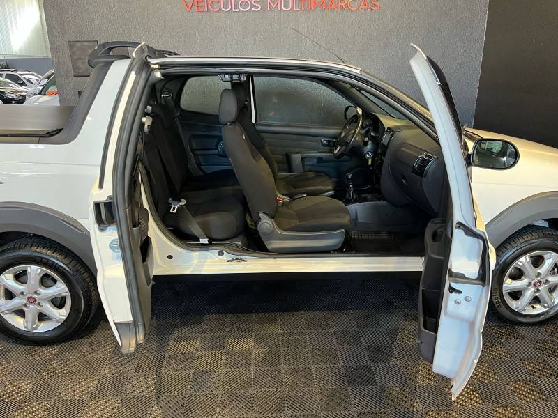 FIAT - STRADA - 2018/2019 - Branca - R$ 79.900,00