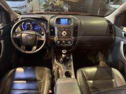 FORD - RANGER - 2012/2013 - Vermelha - R$ 107.900,00