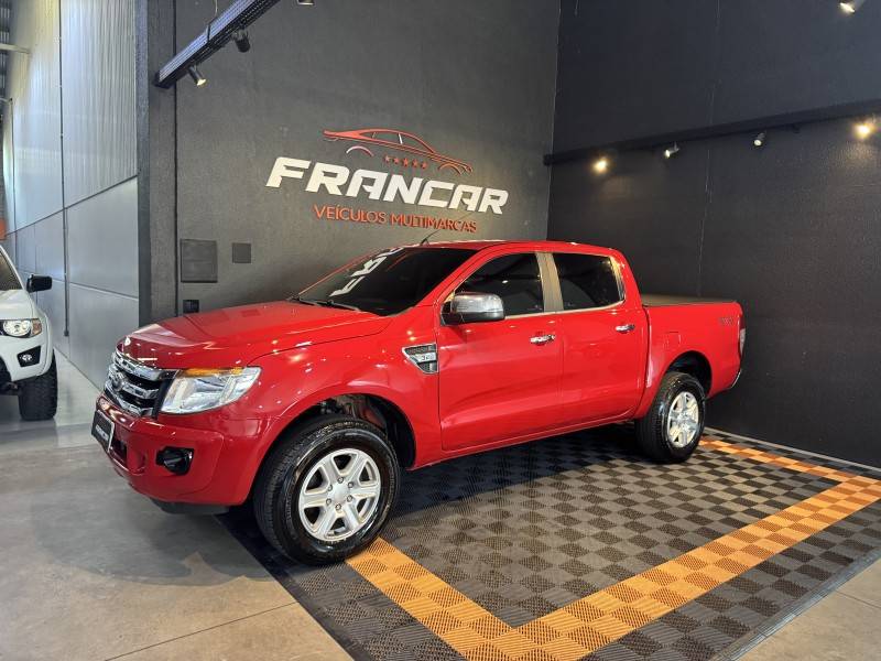 FORD - RANGER - 2012/2013 - Vermelha - R$ 107.900,00