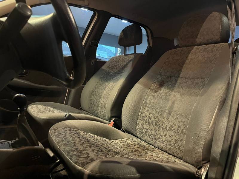 FIAT - PALIO - 2009/2010 - Branca - R$ 29.900,00