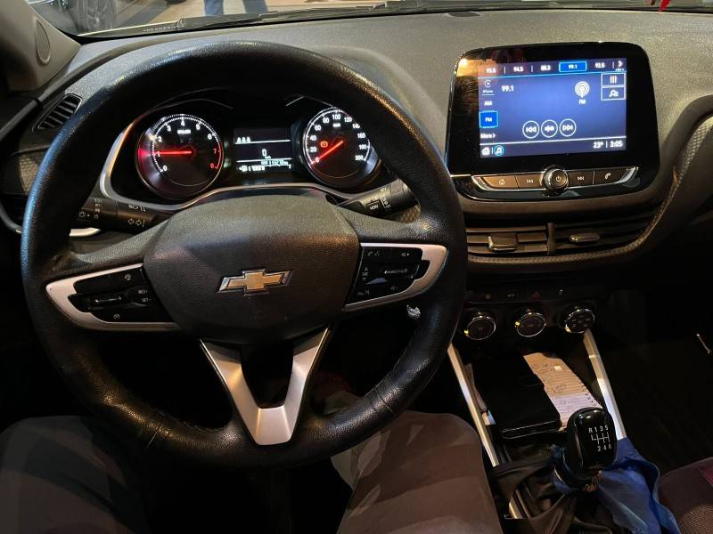 CHEVROLET - ONIX - 2022/2023 - Branca - R$ 63.900,00