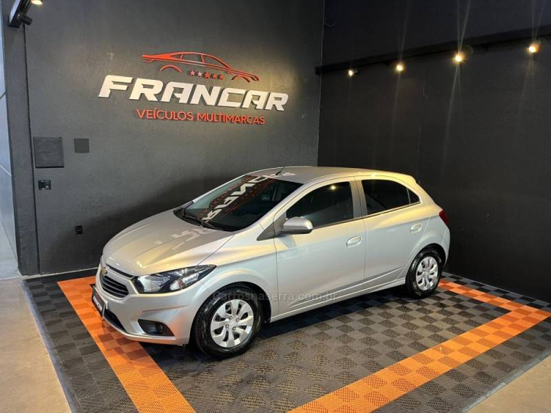 CHEVROLET - ONIX - 2019/2019 - Prata - R$ 61.900,00