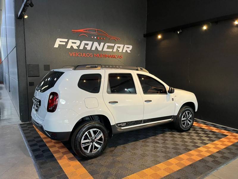 RENAULT - DUSTER - 2017/2018 - Branca - R$ 73.900,00