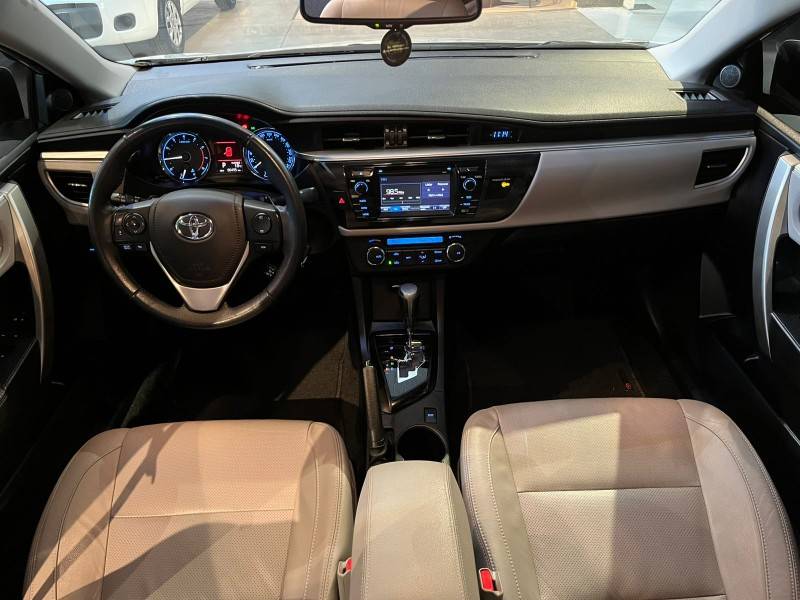 TOYOTA - COROLLA - 2015/2016 - Prata - R$ 92.900,00