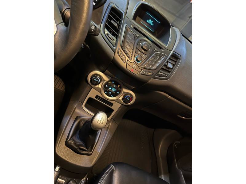 FORD - FIESTA - 2017/2017 - Branca - R$ 59.900,00