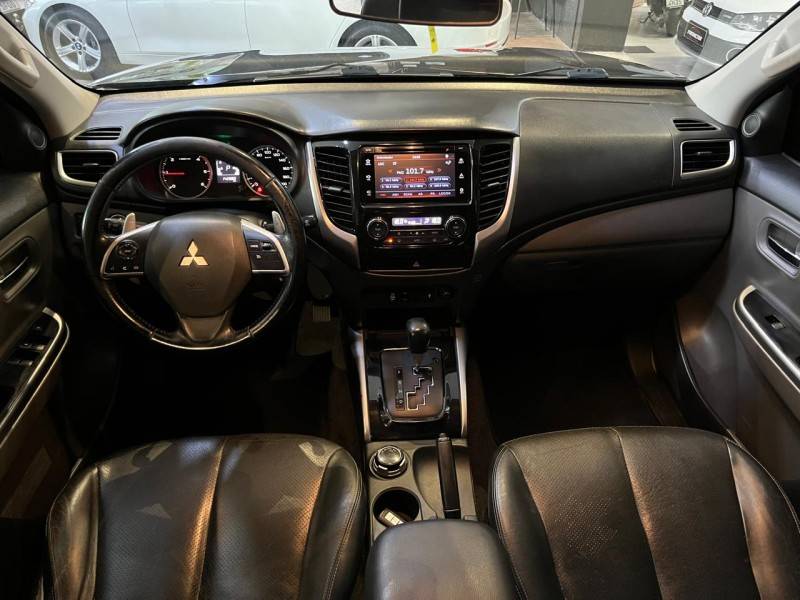 MITSUBISHI - L200 TRITON - 2016/2017 - Preta - R$ 114.900,00
