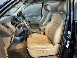 TOYOTA - HILUX SW4 - 2011/2012 - Preta - R$ 136.900,00