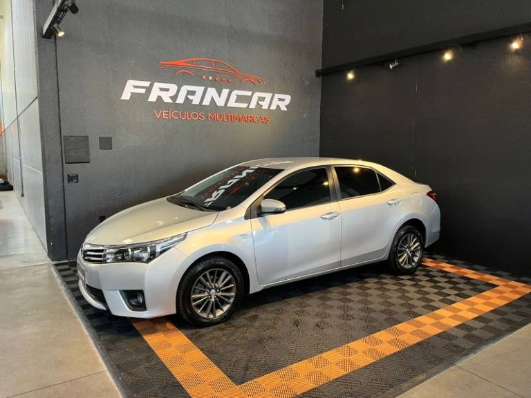 TOYOTA - COROLLA - 2015/2016 - Prata - R$ 92.900,00