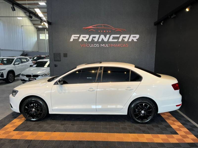 VOLKSWAGEN - JETTA - 2012/2012 - Branca - R$ 63.900,00